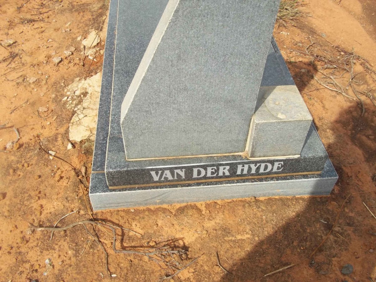 HYDE Tjaart, van der 1982-1982