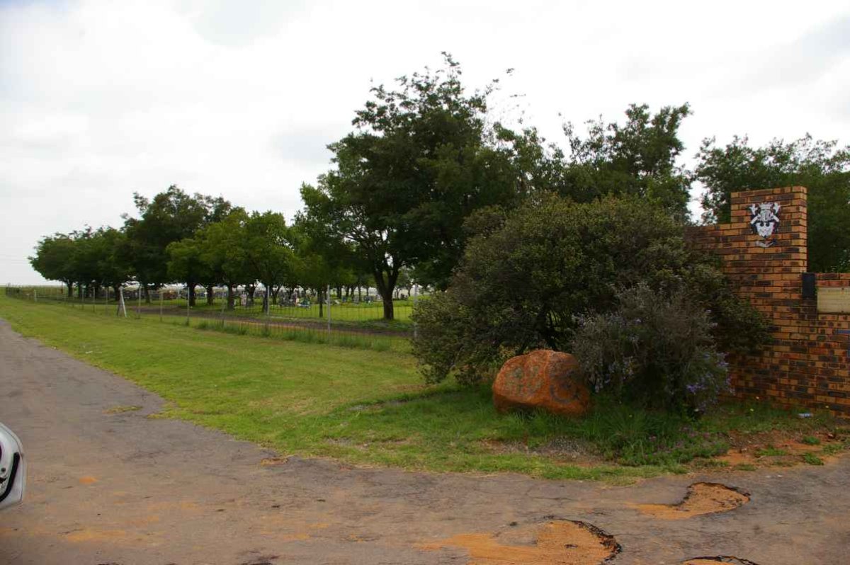 2. Road leading to Kriel Cemetery