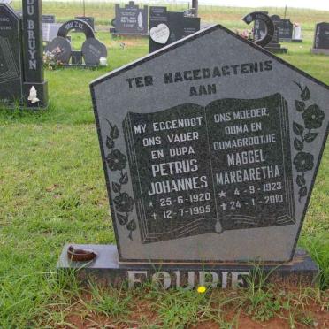 FOURIE Petrus Johannes 1920-1995 &amp; Maggel Margaretha 1923-2010