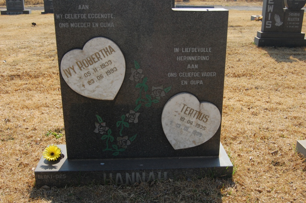 HANNAH Tertius 1935-1999 &amp; Ivy Robertha 1933-1993