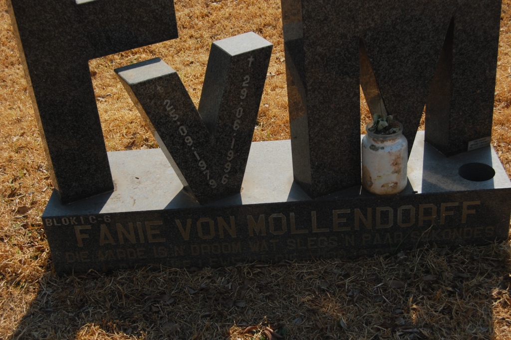 MOLLENDORFF Fanie, von 1979-1996