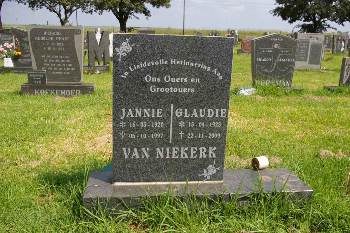 NIEKERK Jannie, van 1920-1997 &amp; Glaudie 1923-2009