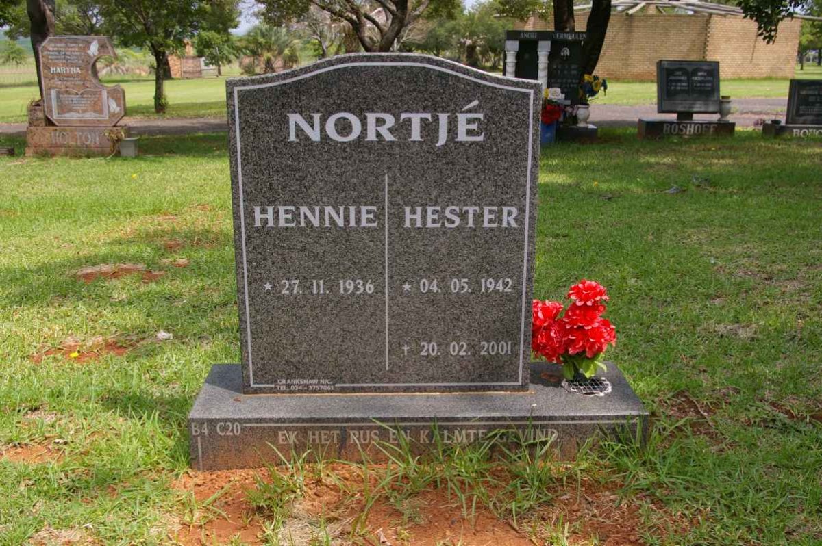 NORTJÉ Hennie 1936- &amp; Hester 1942-2001