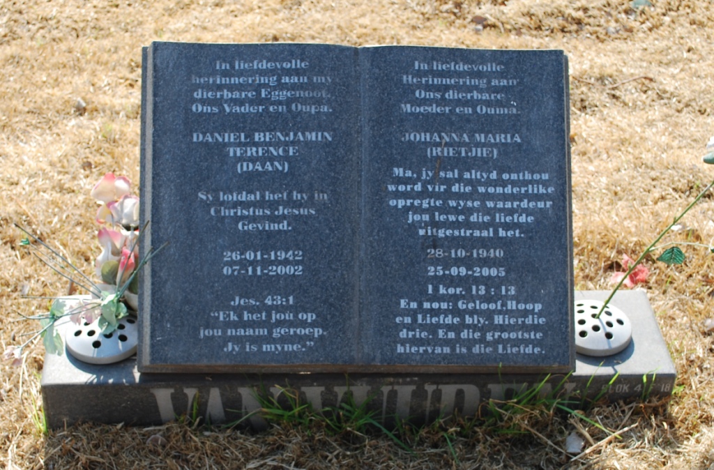 VUUREN Daniel Benjamin Terence, van 1942-2002 &amp; Johanna Maria 1940-2005