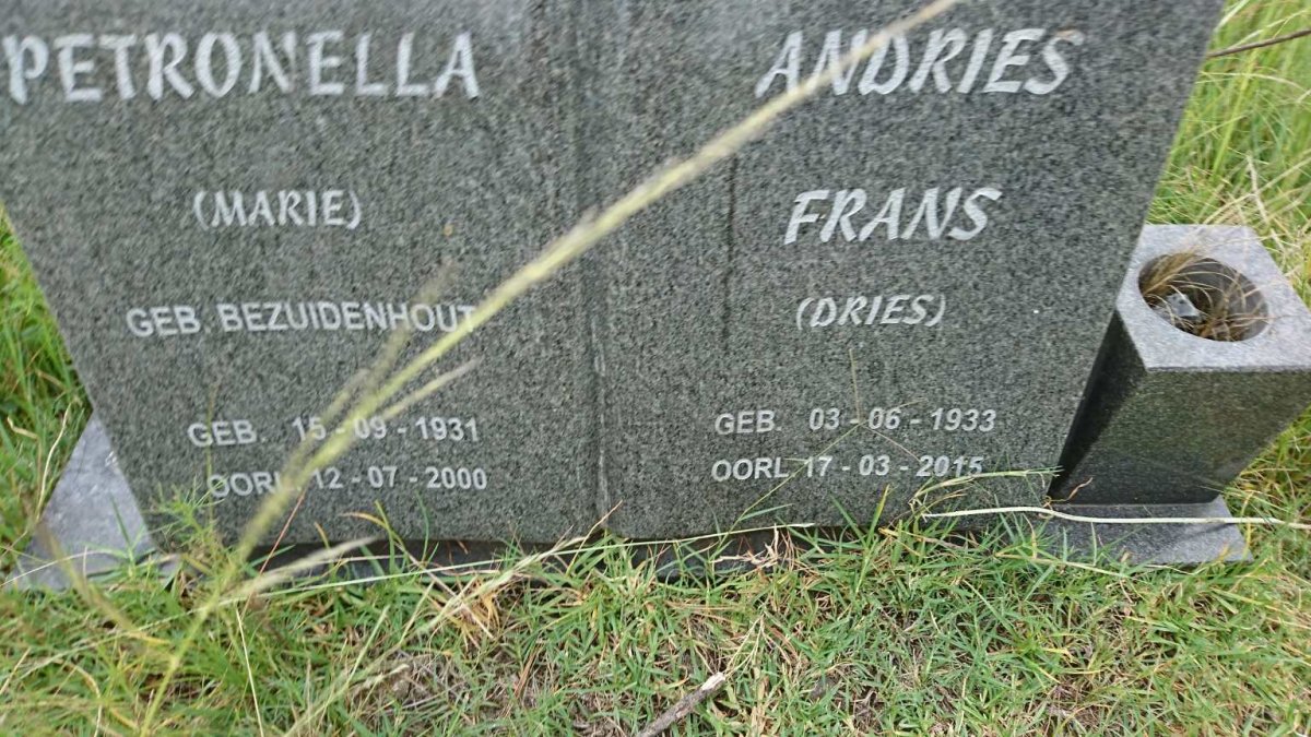 KRUGER Michael Andries Frans 1933-2015 &amp; Maria Petronella BEZUIDENHOUT 1931-2000