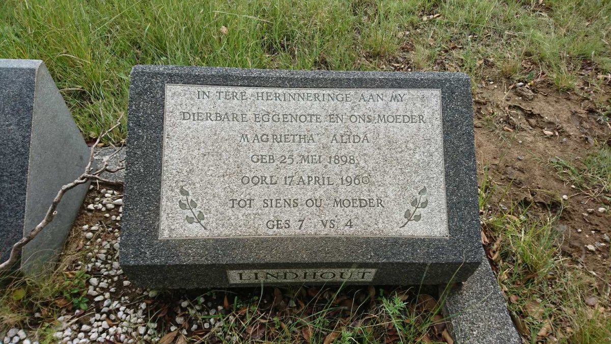 LINDHOUT Jakob 1894-1961 &amp; Magrietha Alida 1898-1960