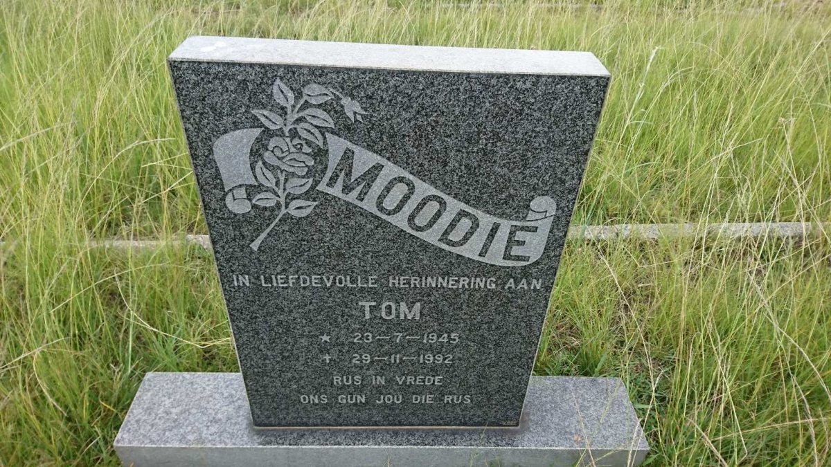 MOODIE Tom 1945-1992