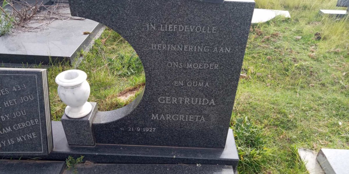 ? Andries Johannes 1927-1985 &amp; Gertruida Magrieta 1927-