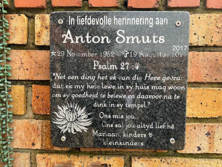 SMUTS Anton 1952-2017