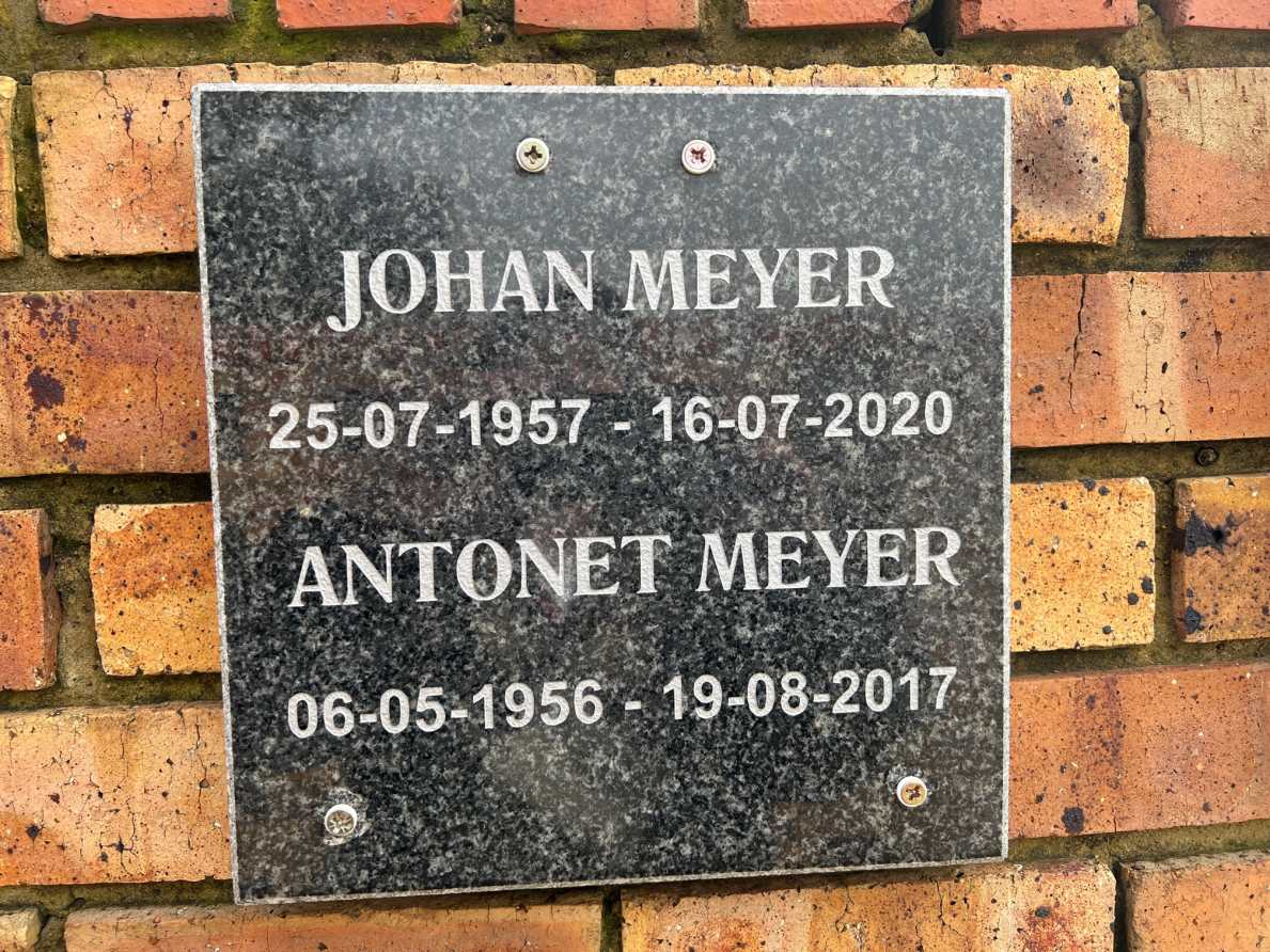MEYER Johan 1957-2020 &amp; Antonet 1956-2017