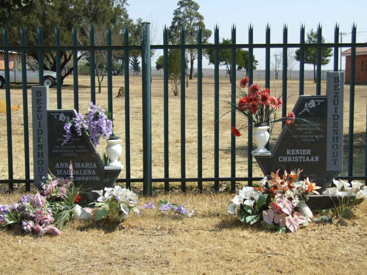BEZUIDENHOUT Renier Christiaan 1925-2006 &amp; Anna Magdalena GELDENHUYS 1935-2005