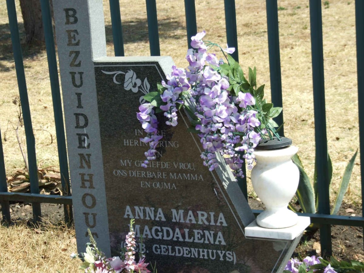 BEZUIDENHOUT Anna Magdalena nee GELDENHUYS 1935-2005