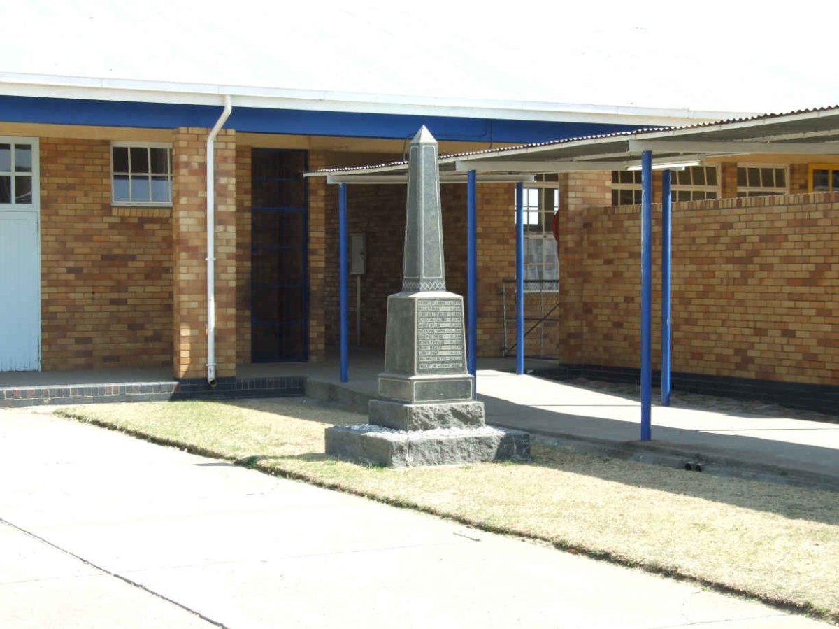 1. Oorsig -  Gedenkmonument, Leslieskool, Leandra