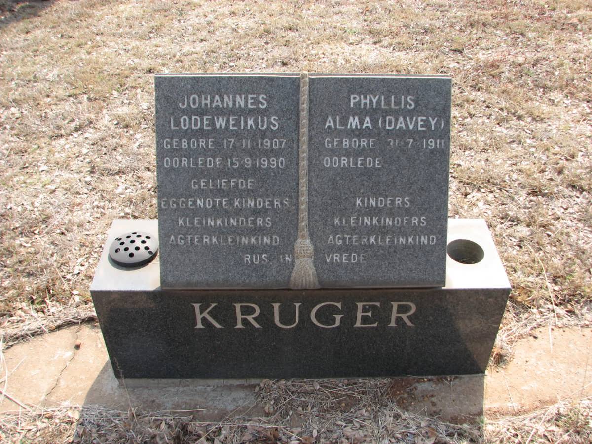 KRUGER Johannes Lodeweikus 1907-1990 &amp; Phyllis Alma DAVEY 1911-