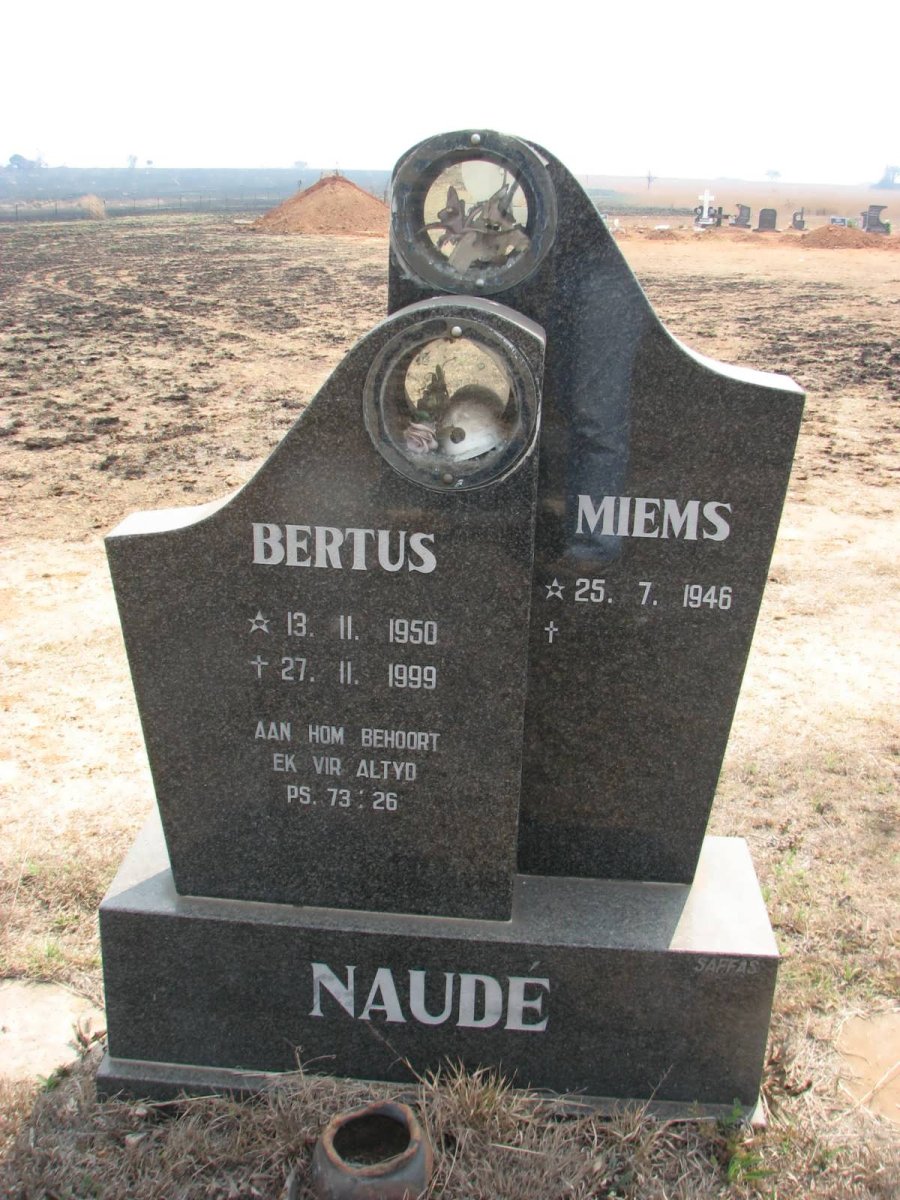 NAUDÉ Bertus 1950-1999 &amp; Miems 1946-