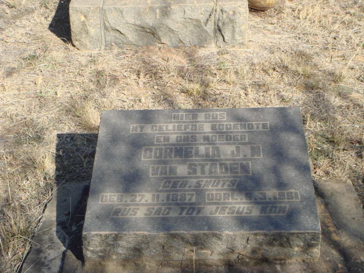 STADEN Cornelia J.M., van nee SMUTS 1887-1961