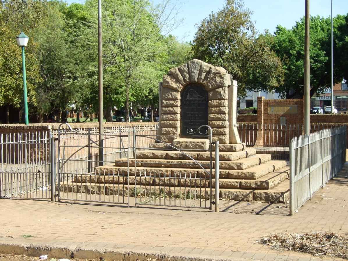 1. Overview on the Anglo Boer War Monument &amp; Voortrekker Centenary Plaque