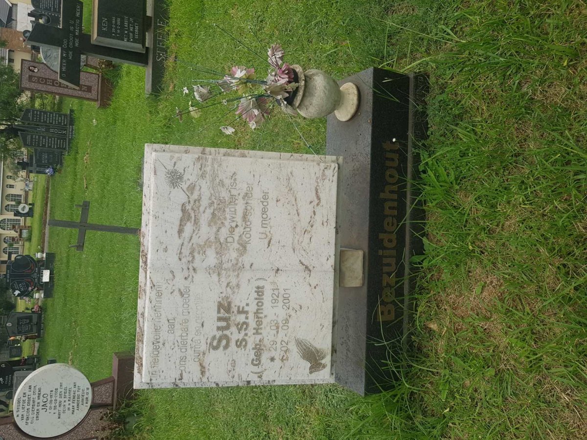 BEZUIDENHOUT S.S.F. nee HERHOLDT 1921-2001
