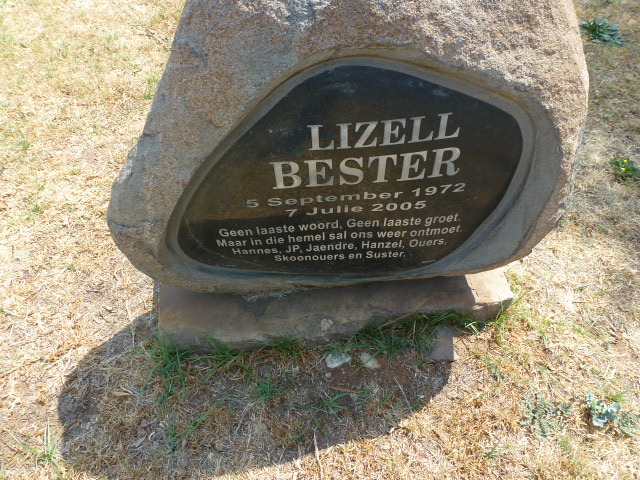 BESTER Lizell 1972-2005