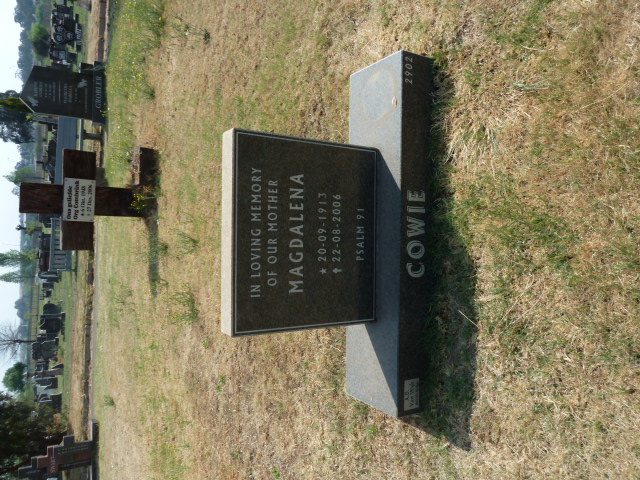 COWIE Magdalena 1913-2006