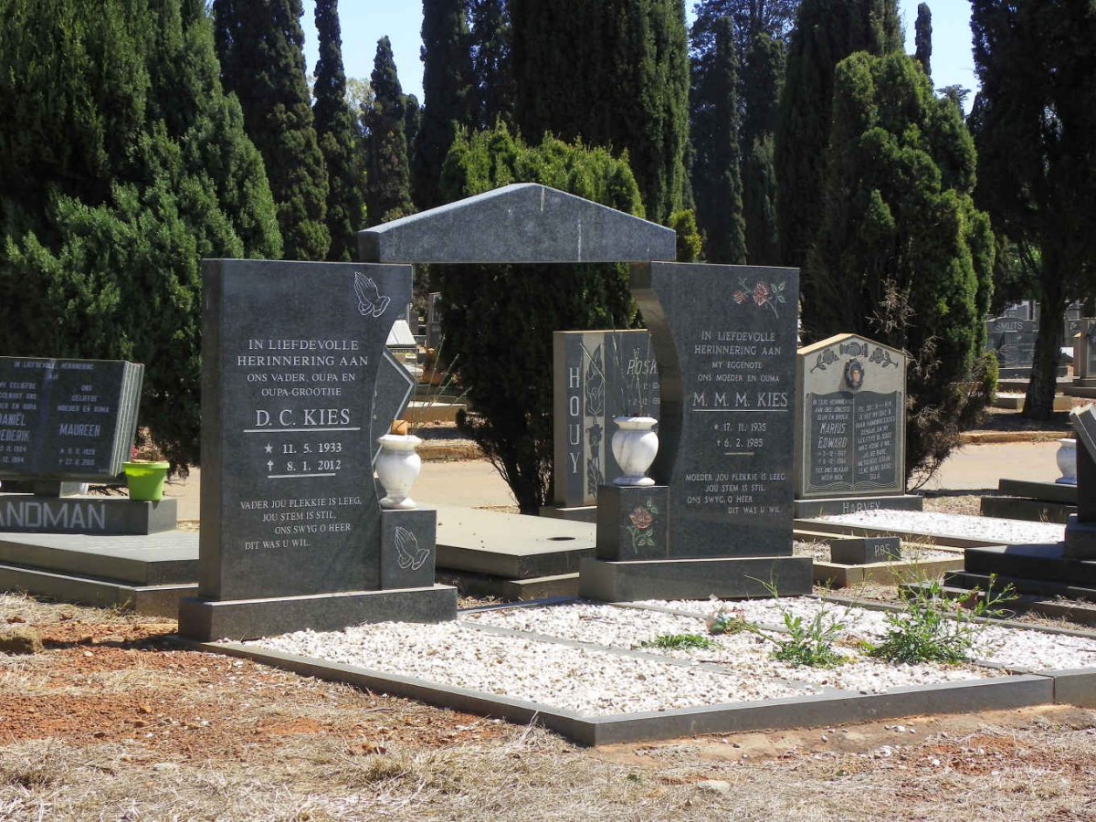 KIES D.C. 1933-2012 &amp; M.M.M. 1935-1985