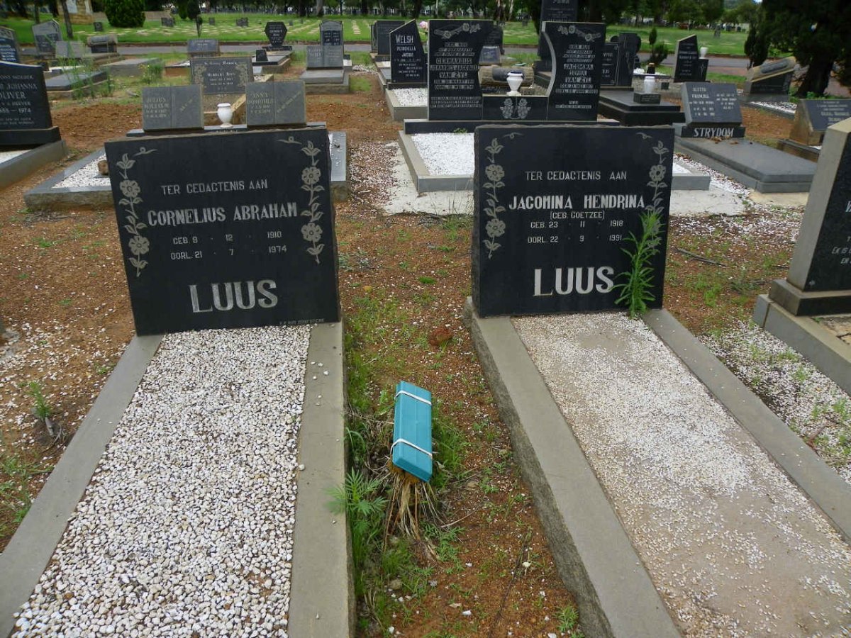 LUUS Cornelius Abraham 1910-1974 &amp; Jacomina Hendrina COETZEE 1918-1991
