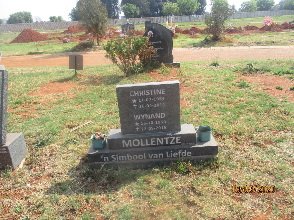 MOLLENTZE Wynand 1950-2015 &amp; Christine 1954-2014