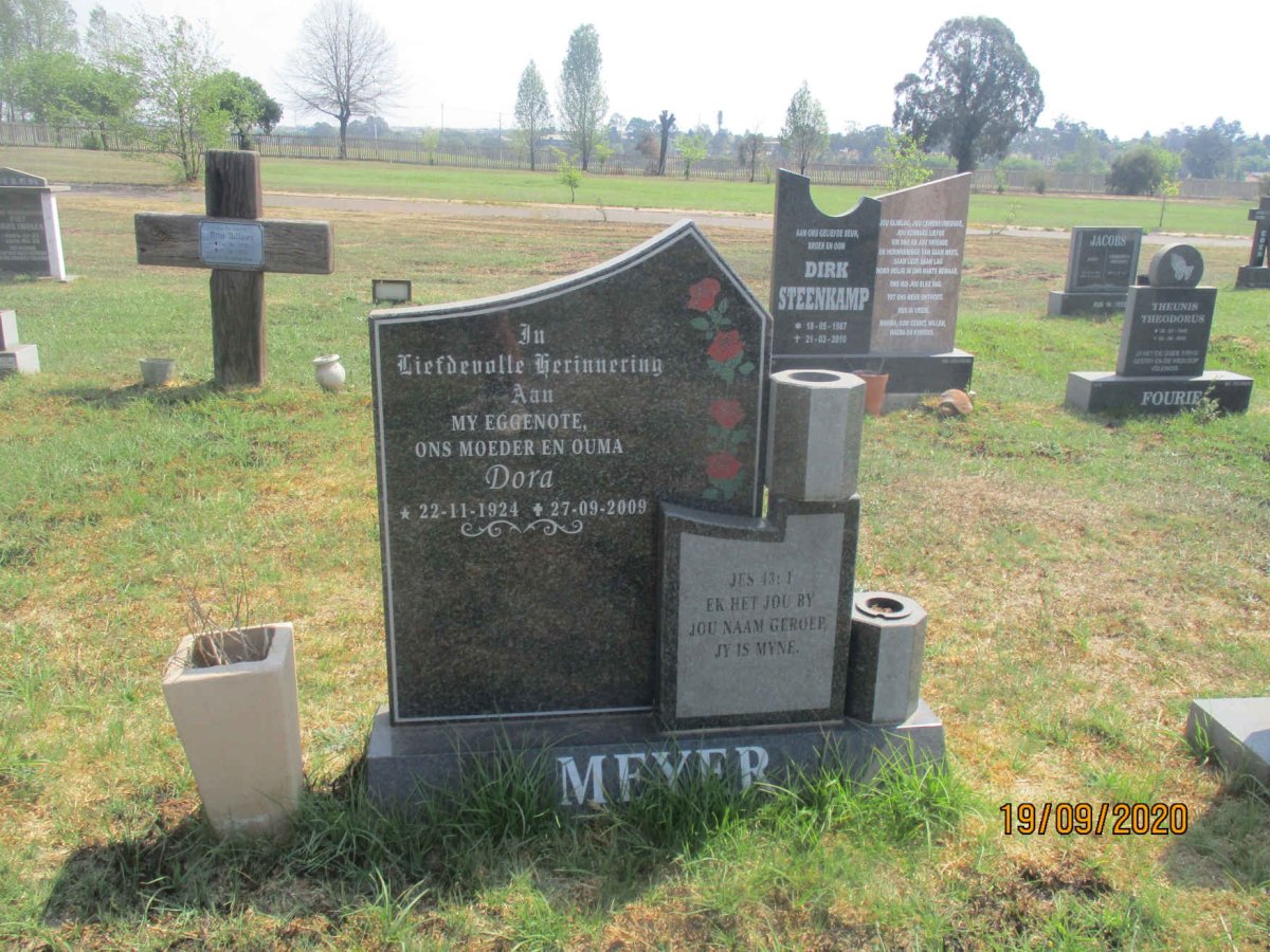 MEYER Dora 1924-2009