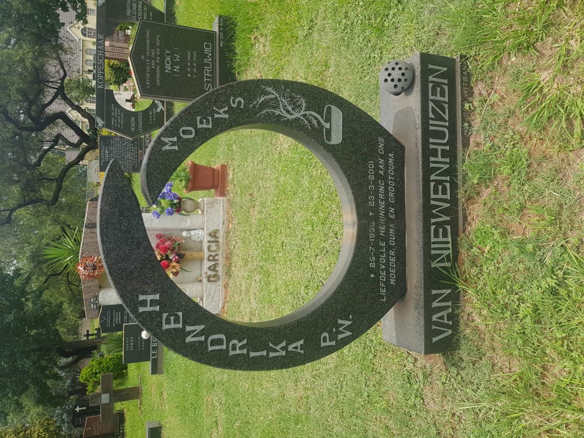 NIEWENHUIZEN Hendrika P.W., van 1930-2001