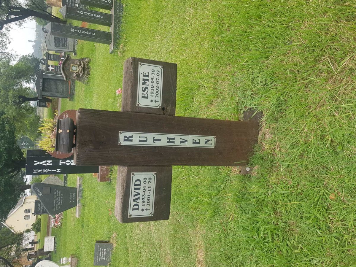 RUTHVEN David 1933-2001 &amp; Esme 1930-2002