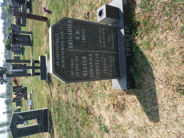 TROLLIP R.R. 1919-2010 &amp; Hester Johanna Cornelia 1930-2008