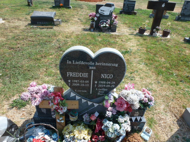 ? Freddie 1987-2009 :: ? Nico 1988-2019
