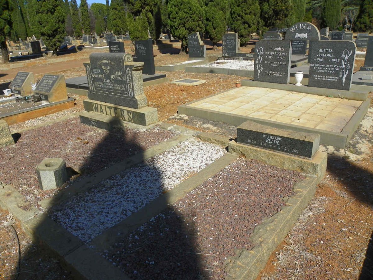 WALTERS Joe 1904-1993 :: WALTERS Cinie POTGIETER 1906-1996 :: WALTERS Bettie LAUBSCHER 1907-1942 #1