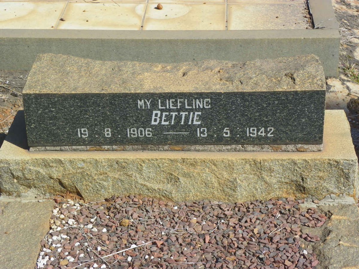 WALTERS Joe 1904-1993 :: WALTERS Cinie POTGIETER 1906-1996 :: WALTERS Bettie LAUBSCHER 1907-1942 #3