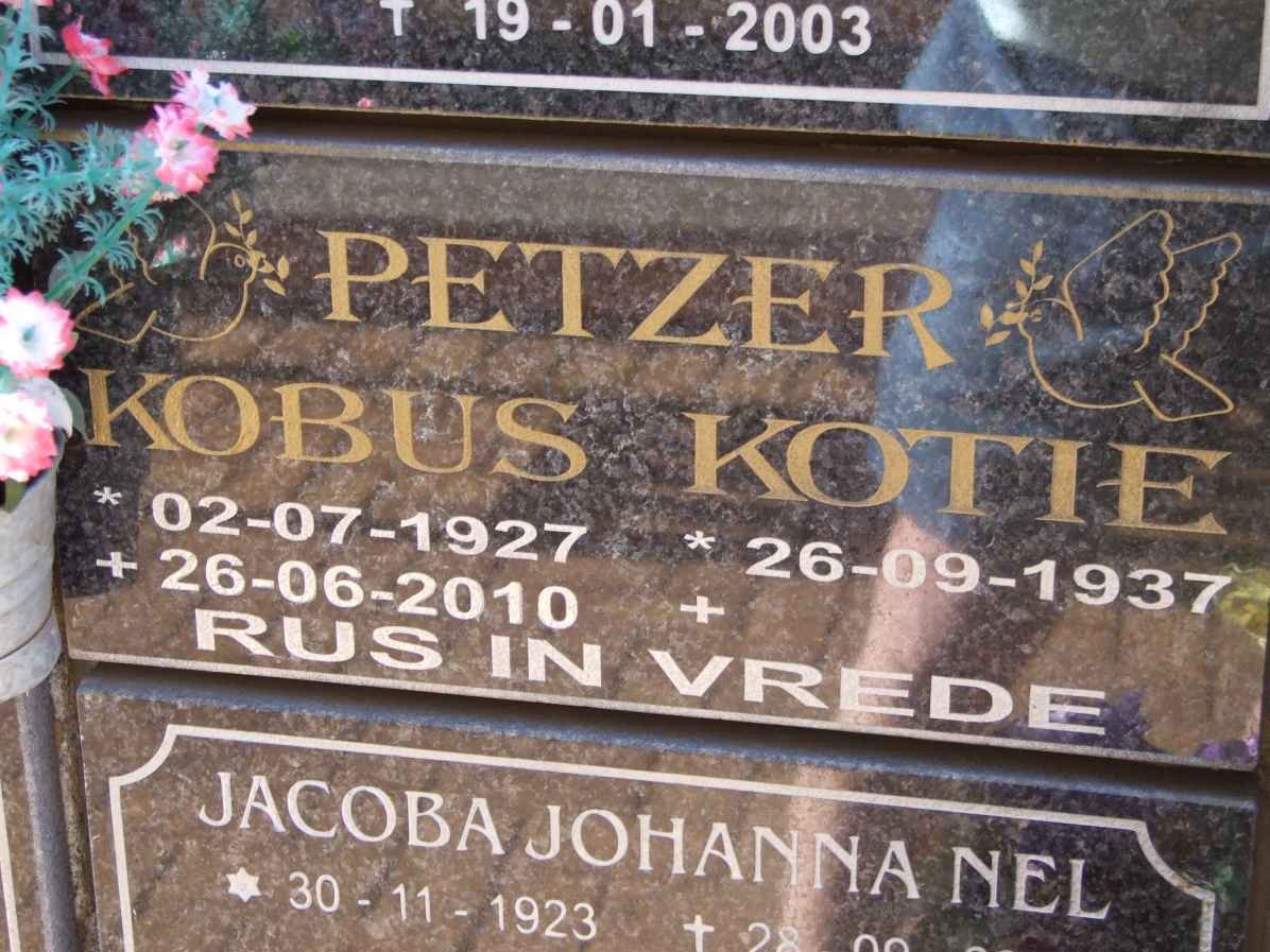 PETZER Kobus 1927-2010 &amp; Kotie 1937-