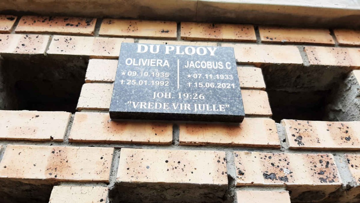 PLOOY Jacobus C., du 1933-2021 &amp; Oliviera 1935-1992