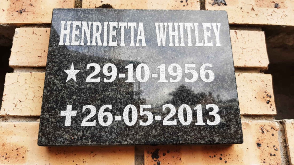 WHITLEY Henrietta 1956-2013
