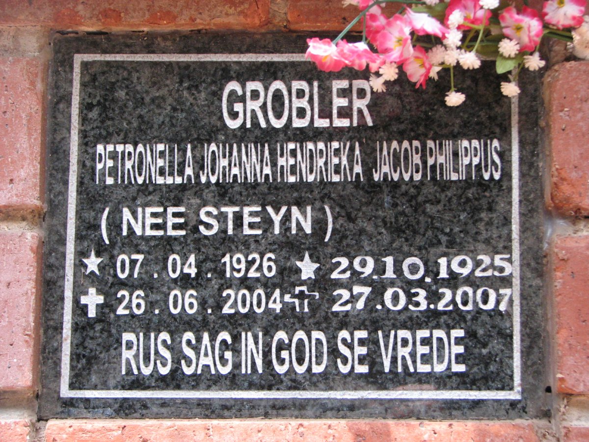 GROBLER Jacob Philippus 1925-2007 &amp; Petronella Johanna Hendrieka STEYN 1926-2004