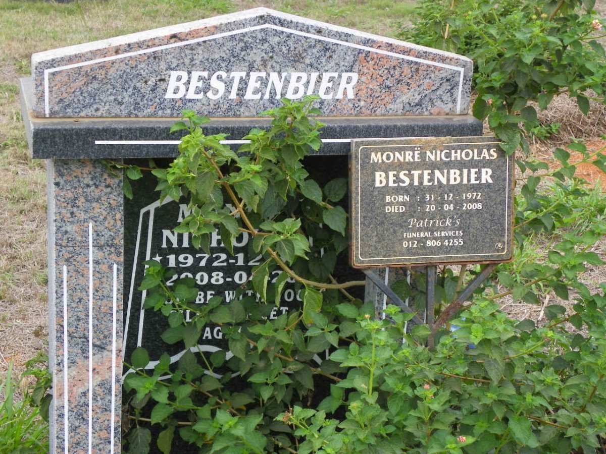 BESTENBIER Monrë Nicholas 1972-2008