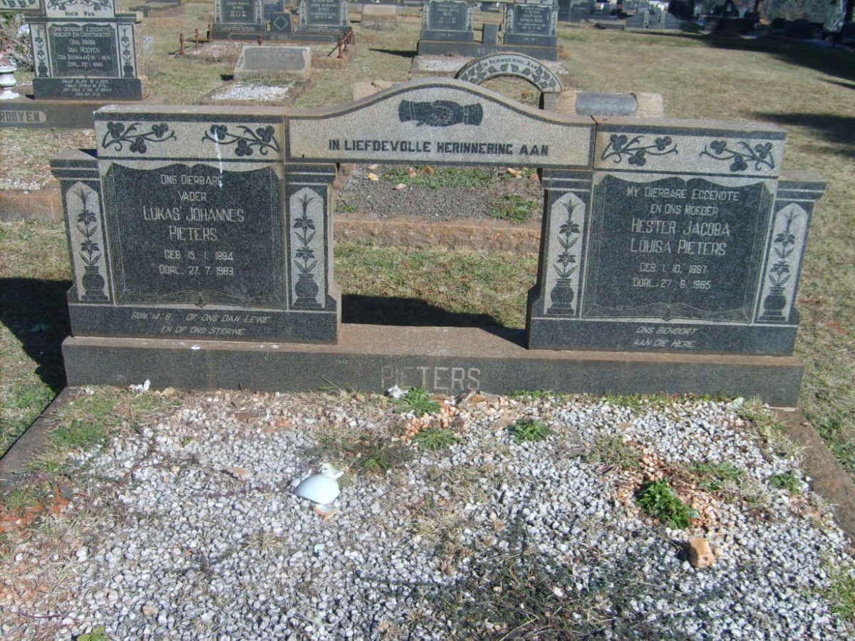 PIETERS Lukas Johannes 1894-1983 &amp; Hester Jacoba Louisa 1897-1965