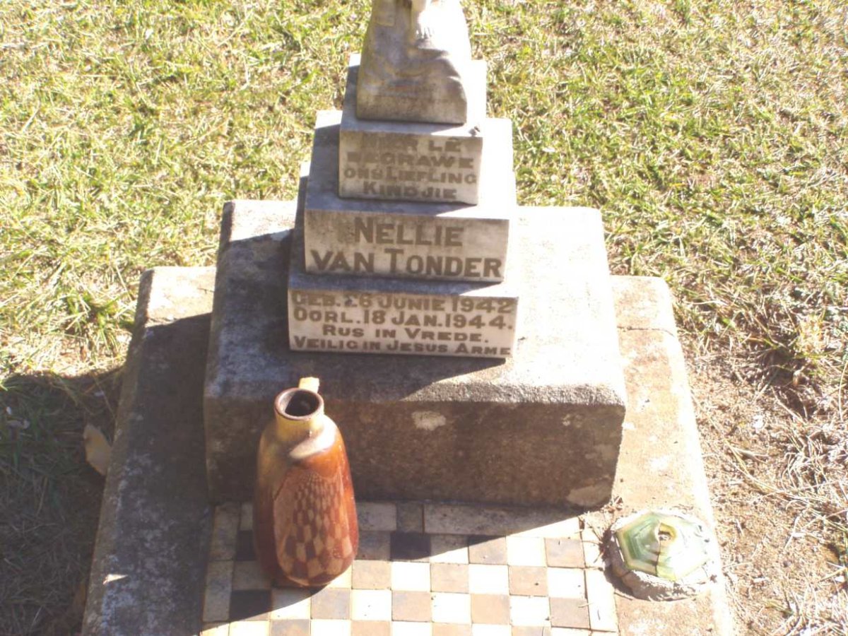TONDER Nellie, van 1942-1944