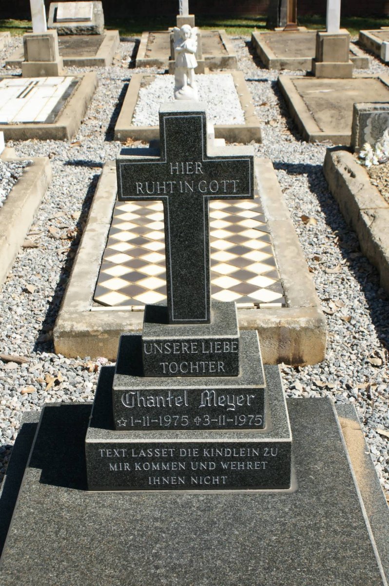 MEYER Chantel 1975-1975