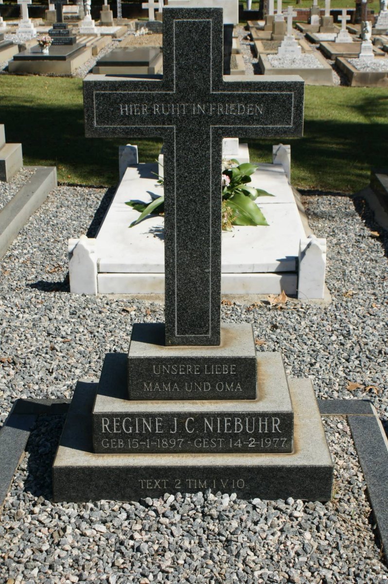 NIEBUHR Regine J.C. 1897-1977