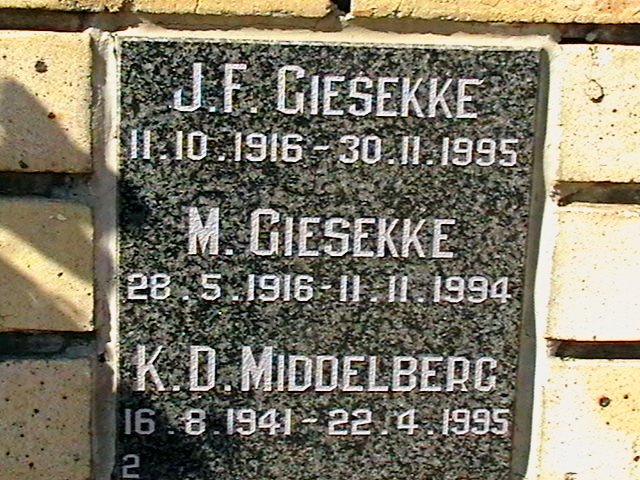 GIESEKKE J.F. 1916-1995 &amp; M. 1916-1994 :: MIDDELBERG K.D. 1941-1995