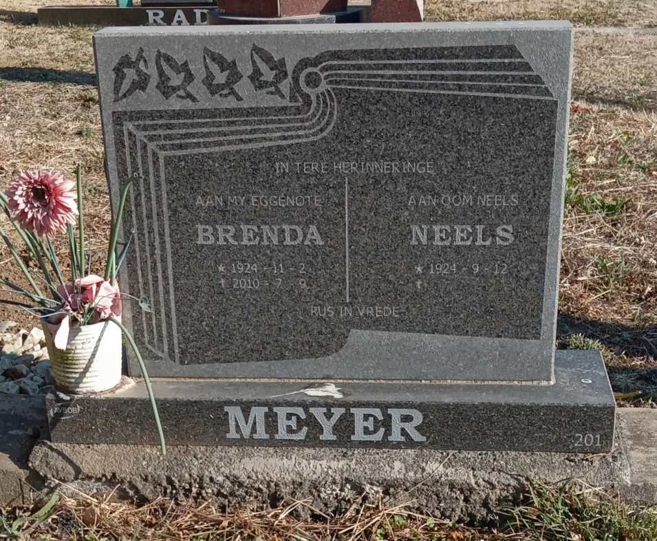 MEYER Neels 1924- & Brenda 1924-2010