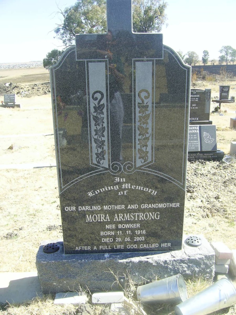 ARMSTRONG Moira nee BOWKER 1916-2003