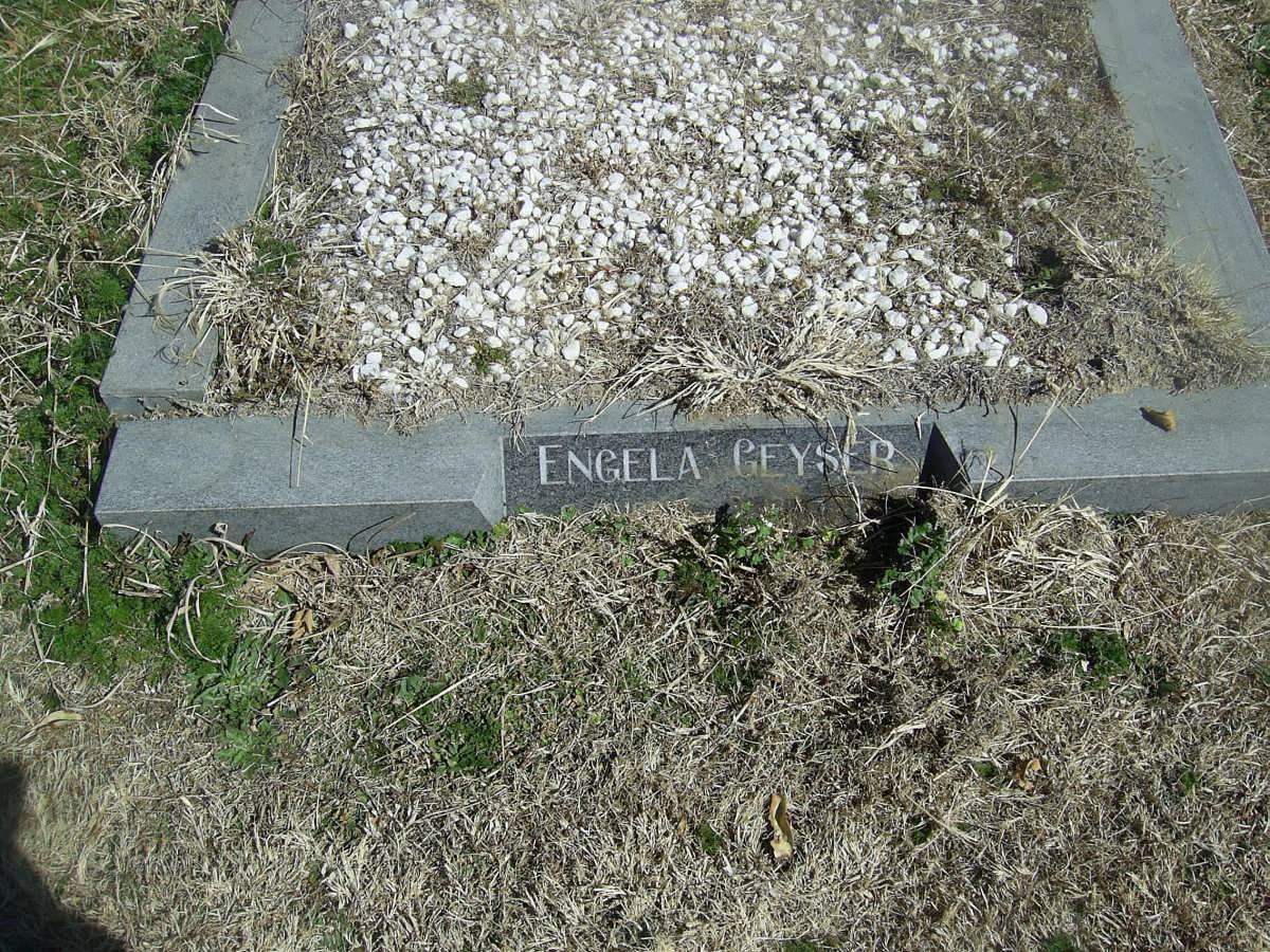 GEYSER Engela ?