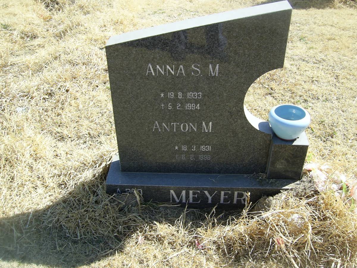 MEYER Anton M. 1931-1998 &amp; Anna S.M. 1933-1994