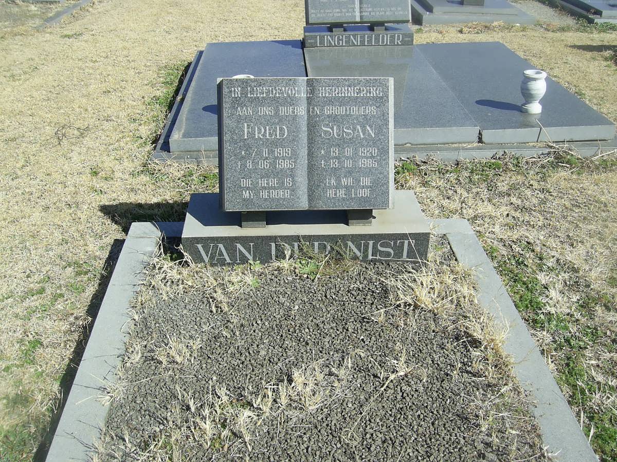 NIST Fred, van der 1919-1985 &amp; Susan 1920-1985