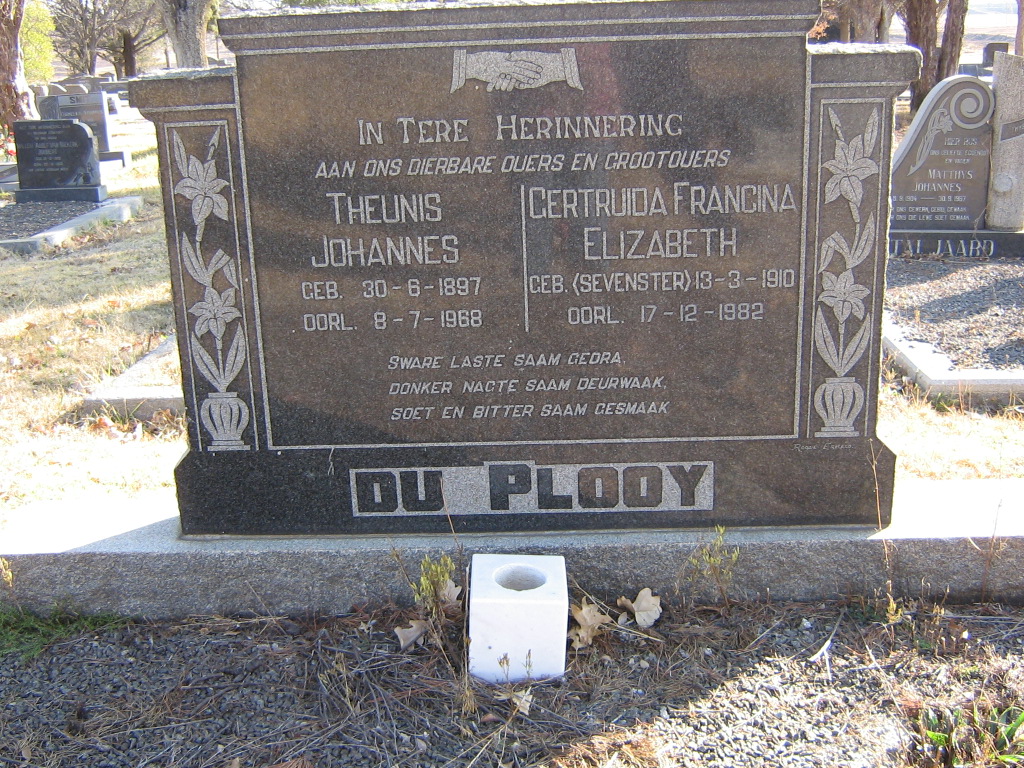 PLOOY Theunis Johannes, du 1897-1968 &amp; Gertruida Francina Elizabeth SEVENSTER 1910-1982